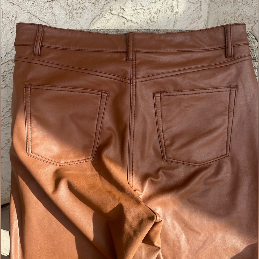 Signature Reitman’s Size 16 Caramel Brown Faux Leather Straight Leg Pants - Picture 14 of 15
